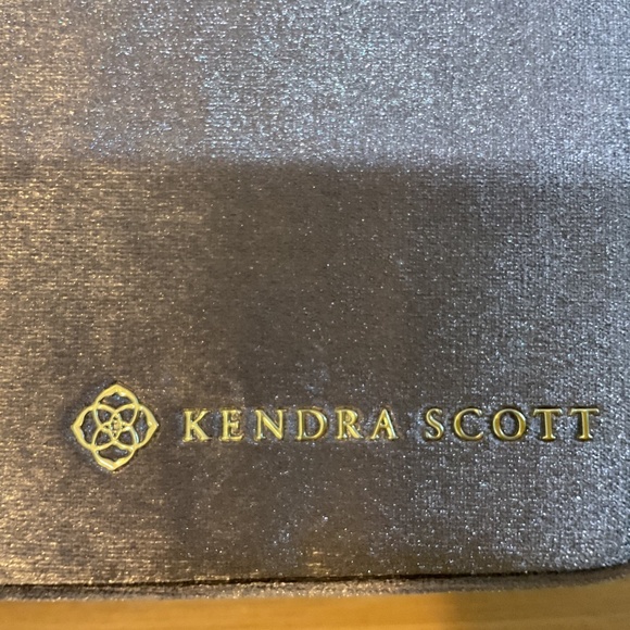 Kendra Scott Velvet jewelry box - Picture 2 of 5